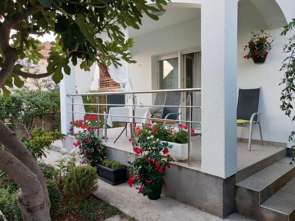 Radenka Zafron Apartment Vodice Bagian luar foto