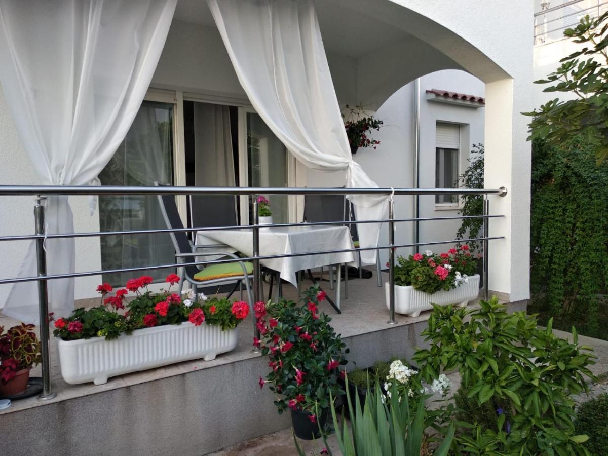 Radenka Zafron Apartment Vodice Bagian luar foto