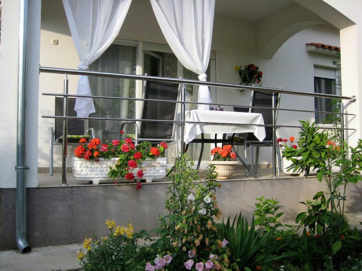Radenka Zafron Apartment Vodice Bagian luar foto
